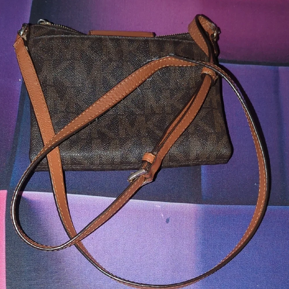 MICHAEL KORS Brown and Small Tan Wallet/Bag*